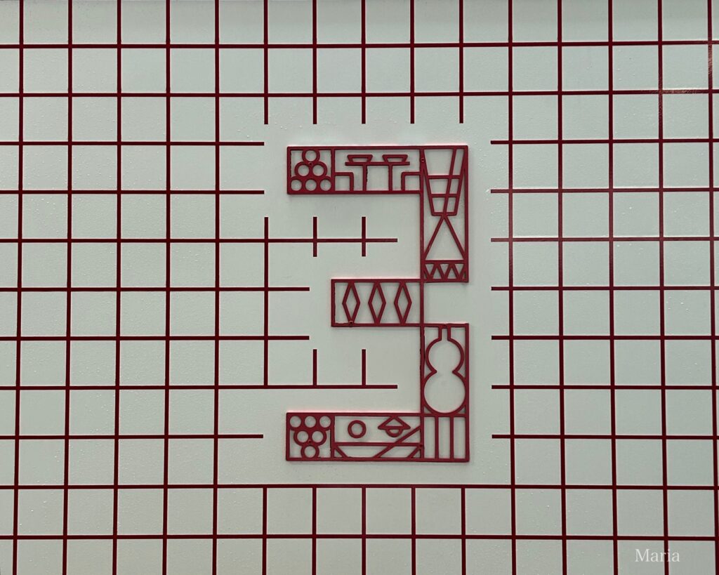 見たことのない柄の電車