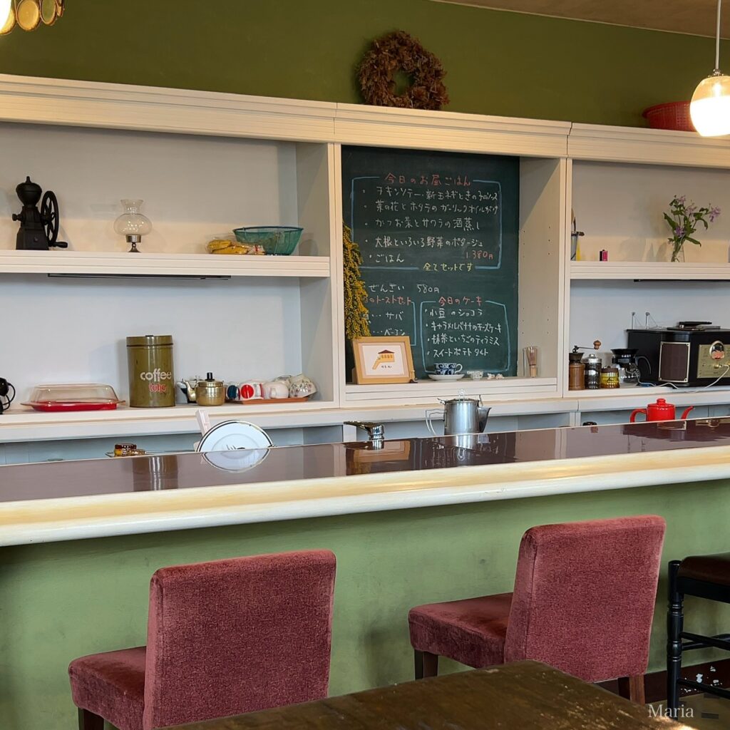 喫茶純の店内とメニュー