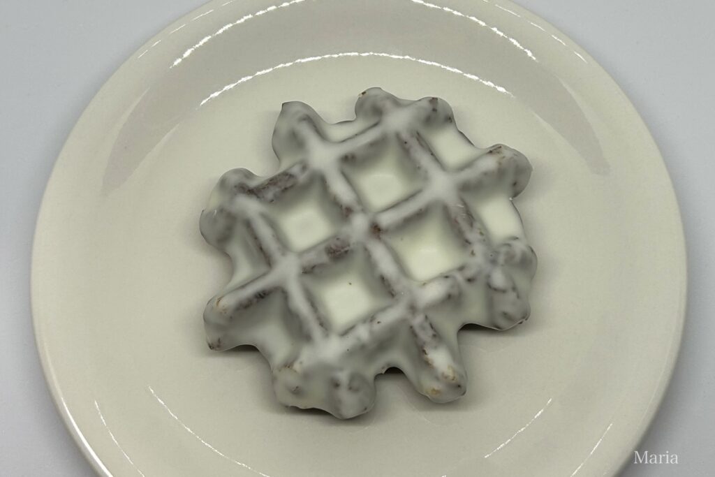 ホワイトショコラワッフル(マネケン ベルギーワッフル)