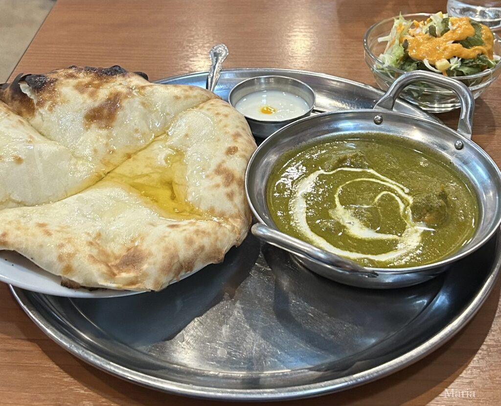 本格的インド・ネパール料理 YABIN エビン代々木北参道店 D 1種類カレーチーズナンセット ハニーチーズナン ほうれん草チキン