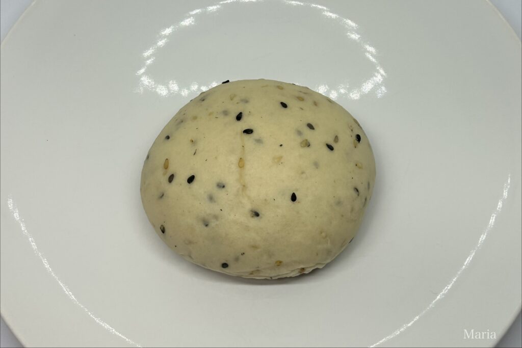 ７Ｐ ２種のごまとチーズクリームのパン ２個入（セブン-イレブン）