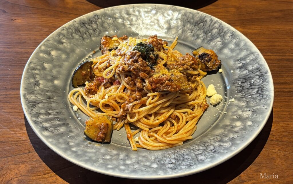 Tomt cafe bistro bar ナスとトマトのラグー